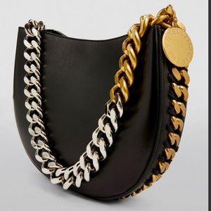 ⭐️STUNNING ⭐️⭐️Stella McCartney ⭐️
Women's Black Frayme Medium Shoulder Bag